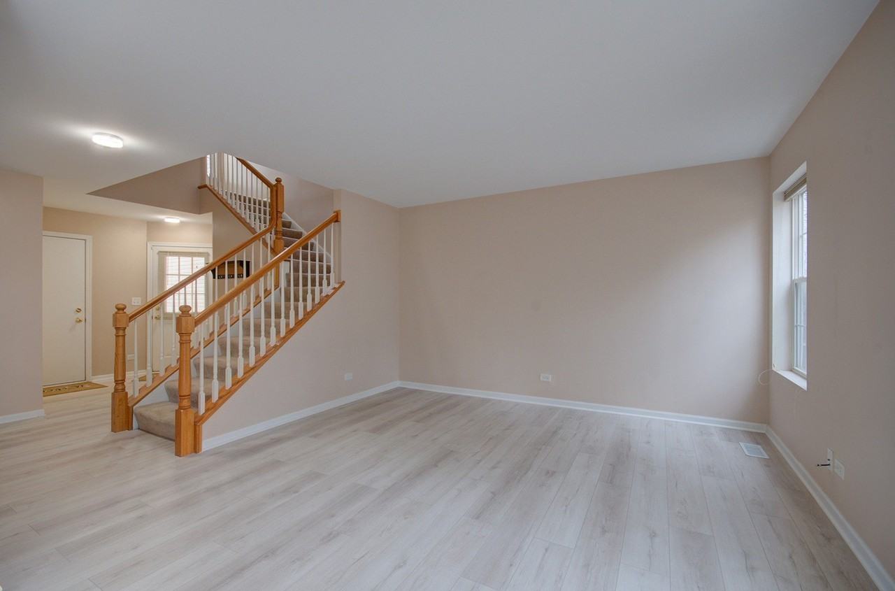 2421 Stoughton Cir Unit 2421 - Photo 4 of 23