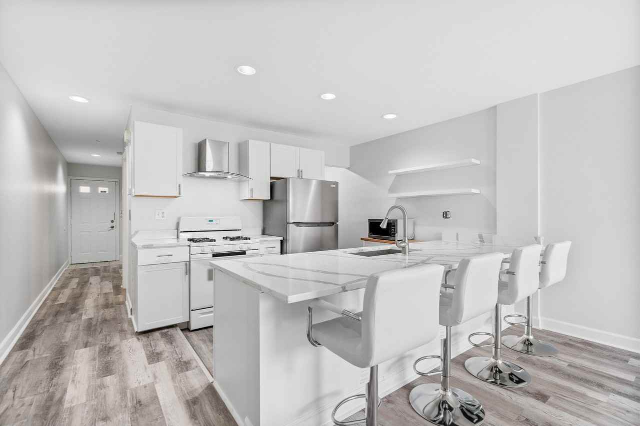 1726 N Kedzie Ave Apt I - Photo 2 of 15