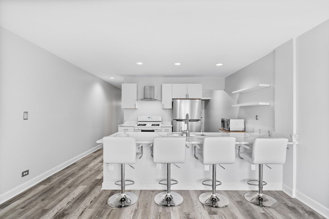 1726 N Kedzie Ave Apt I - Photo 3 of 15