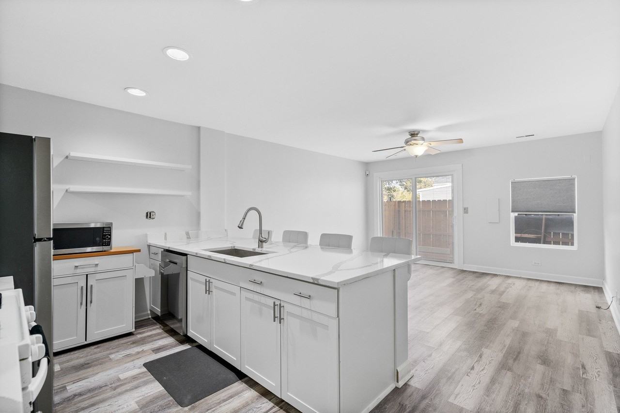 1726 N Kedzie Ave Apt I - Photo 5 of 15