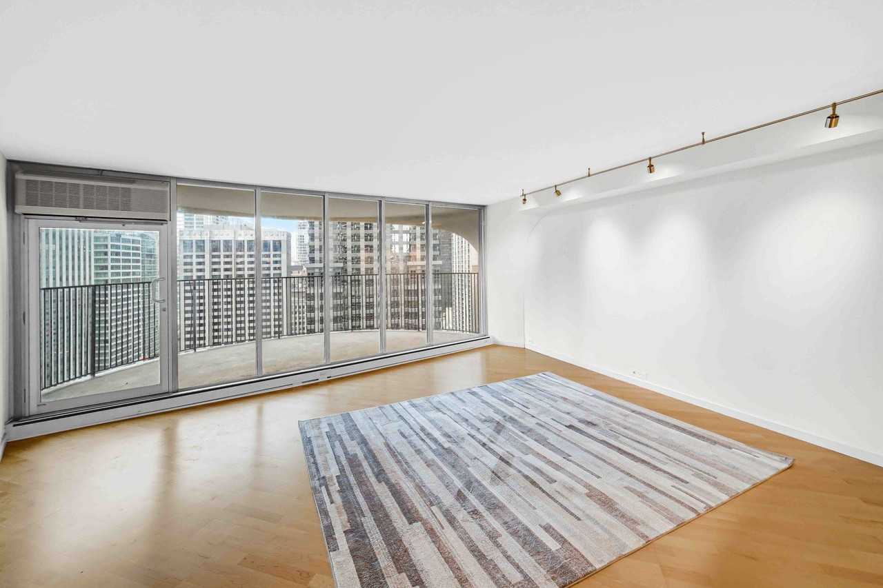 300 N State St Apt 2510 - Photo 6 of 27