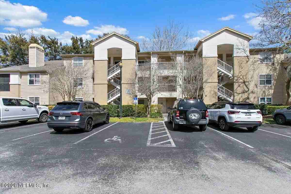 17 Arbor Club Dr #212 - Photo 6 of 37