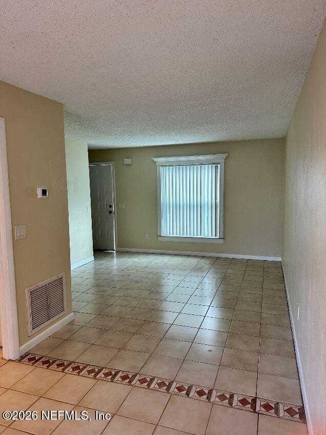 60 Masters Dr Apt A - Photo 2 of 11