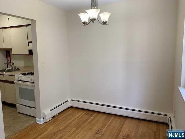 208 Washington Dr - Photo 4 of 11