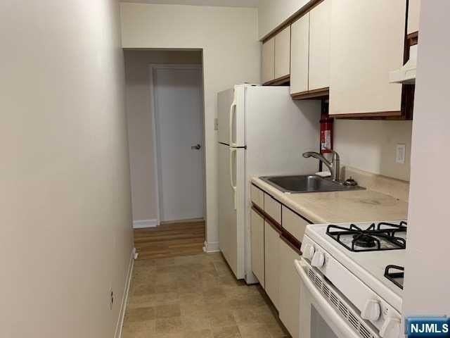 208 Washington Dr - Photo 5 of 11