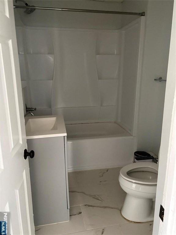 130 Lincoln Ave - Photo 4 of 6