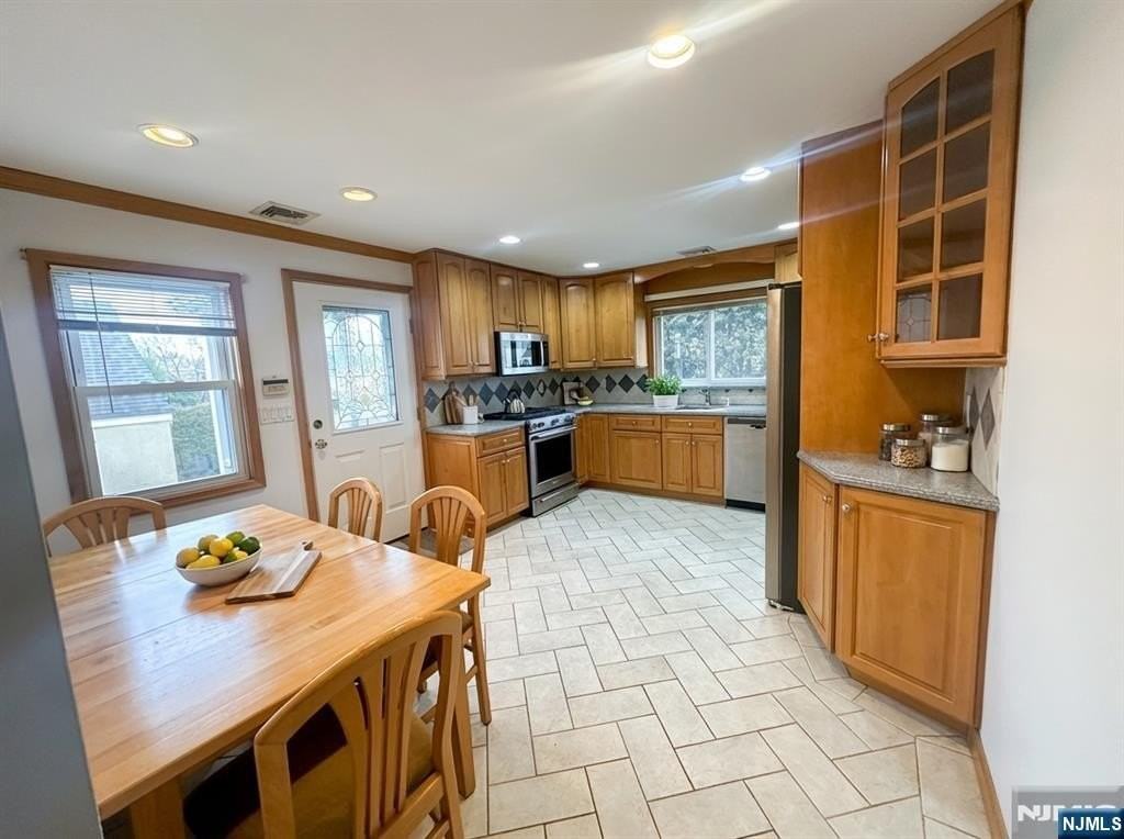 74 Rosemont Ave - Photo 3 of 28