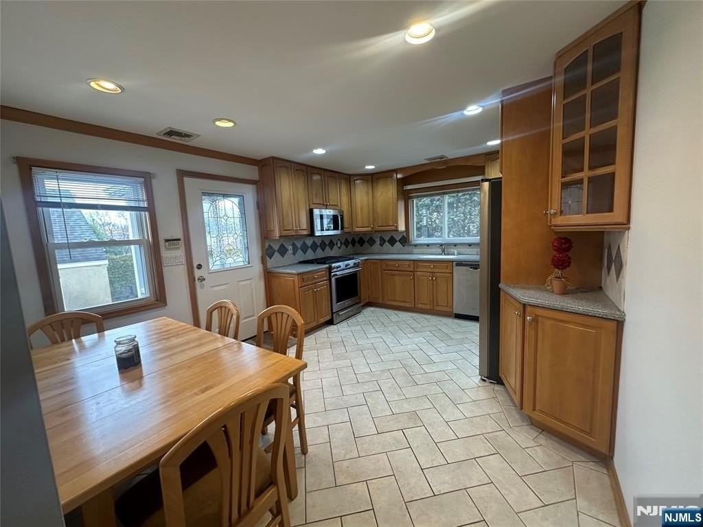 74 Rosemont Ave - Photo 4 of 28