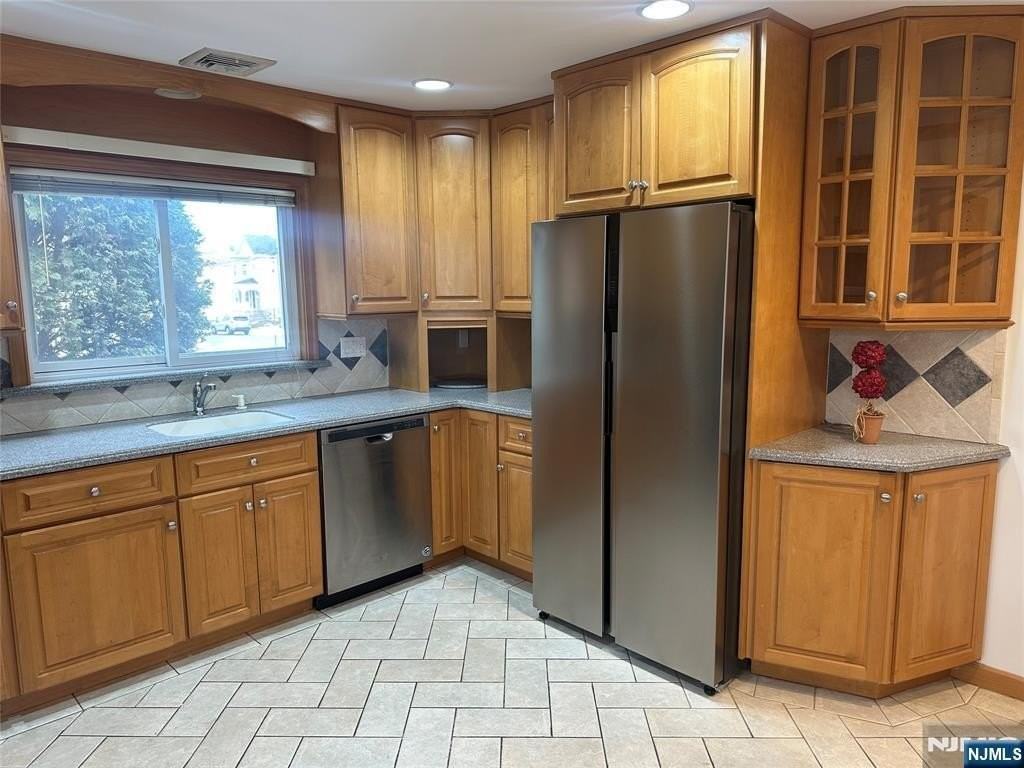 74 Rosemont Ave - Photo 5 of 28