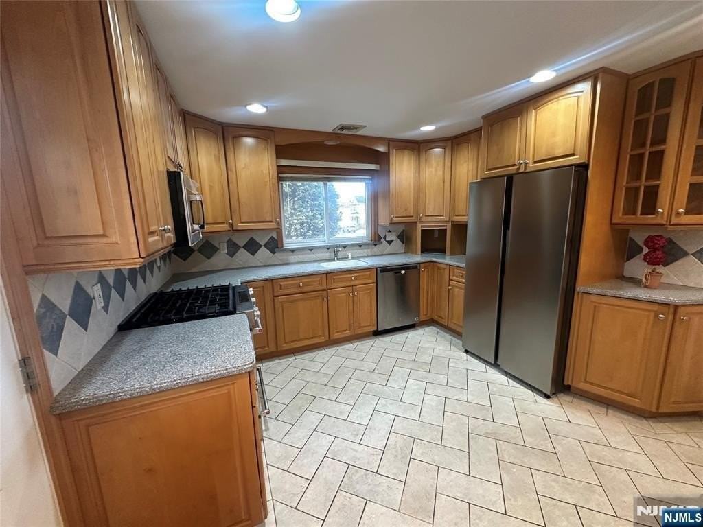 74 Rosemont Ave - Photo 6 of 28