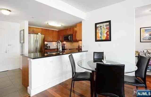 88 Morgan St - Photo 2 of 14