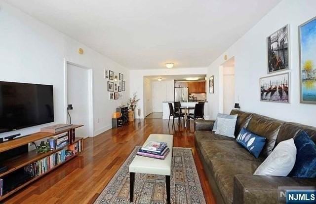 88 Morgan St - Photo 3 of 14