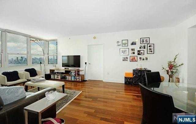 88 Morgan St - Photo 4 of 14