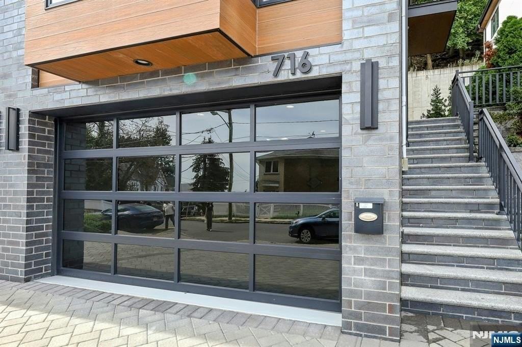 714 Undercliff Ave - Photo 3 of 45