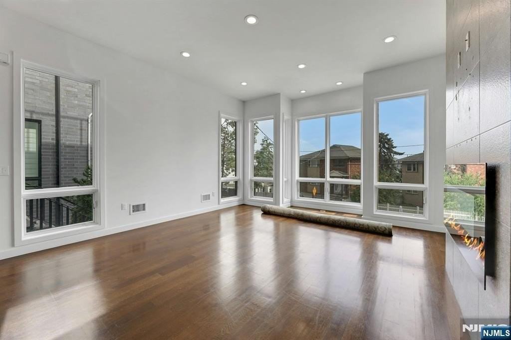 714 Undercliff Ave - Photo 5 of 45