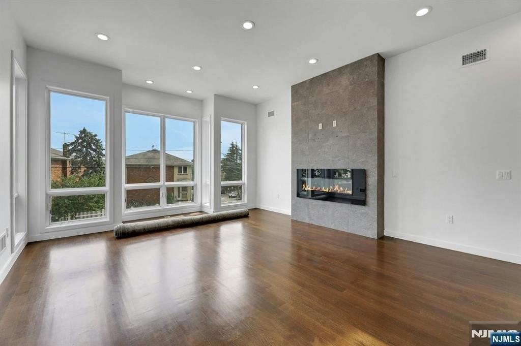 714 Undercliff Ave - Photo 6 of 45