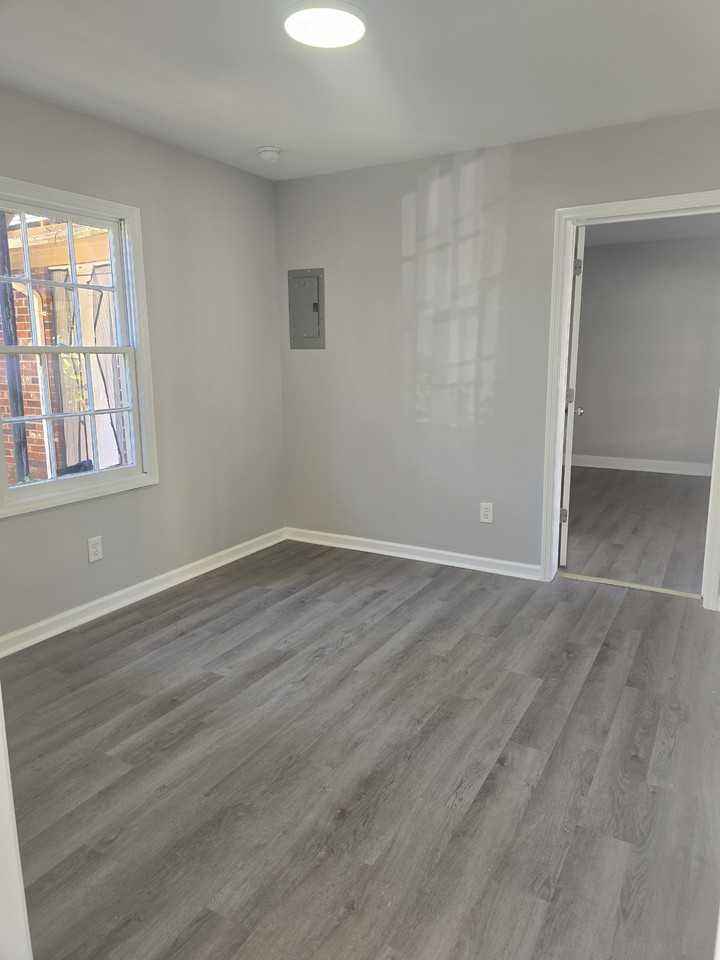 838 Northside Dr E #2 - Photo 3 of 8