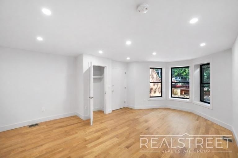 1401 Dean St #1 - Photo 6 of 21