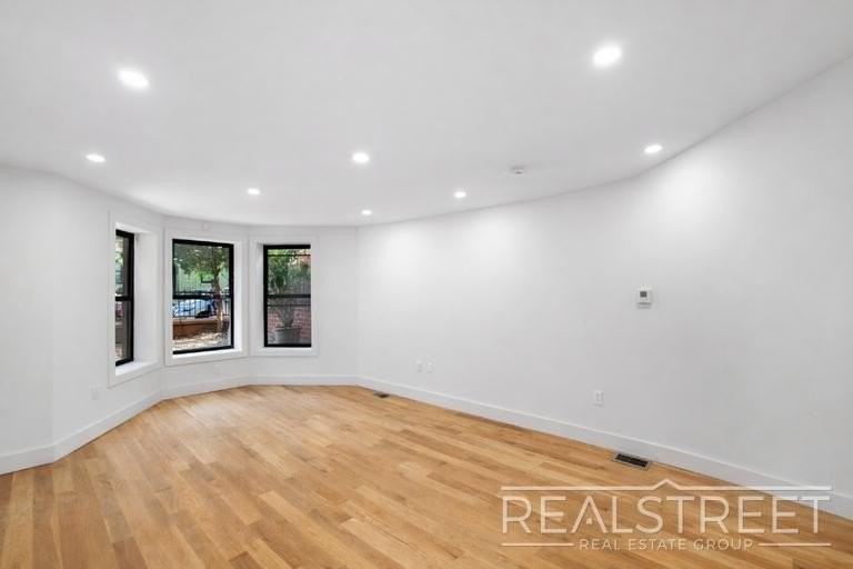 1401 Dean St #1 - Photo 7 of 21