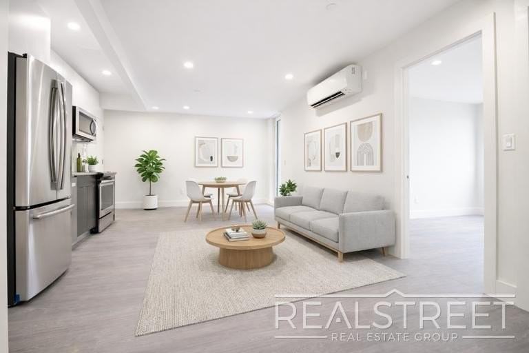 1178 Gates Ave #4F - Photo 2 of 19