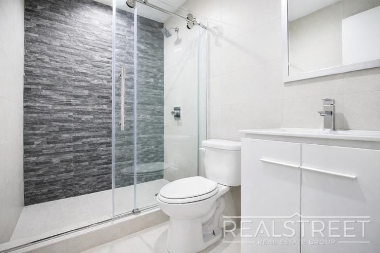 1178 Gates Ave #4F - Photo 5 of 19