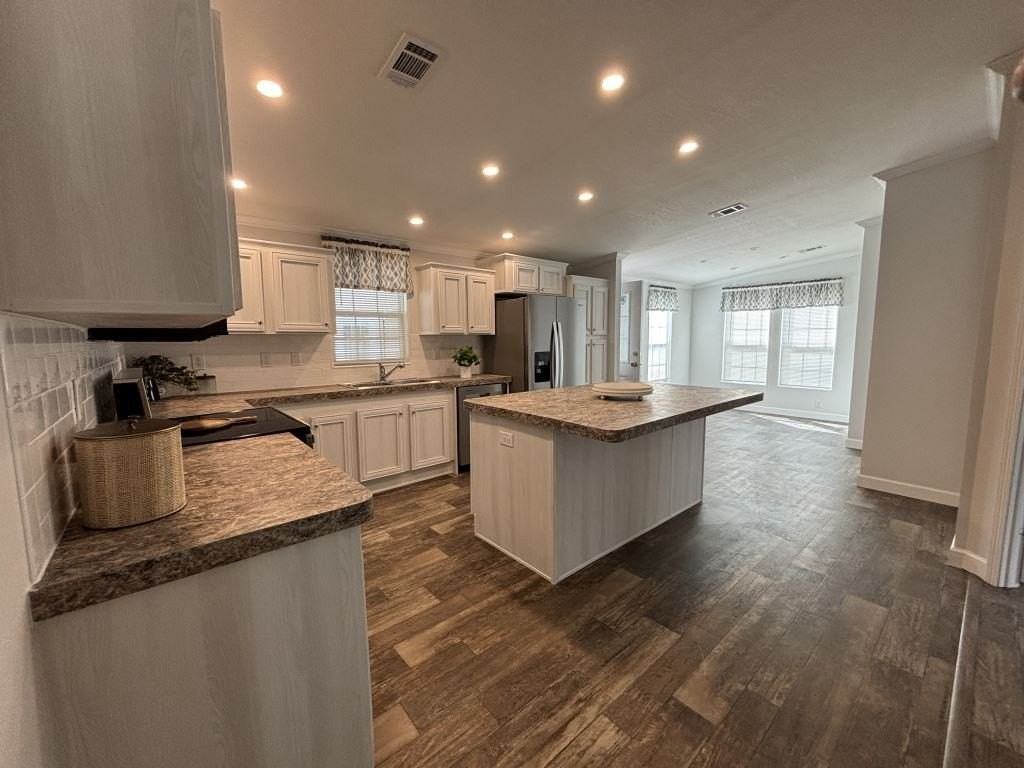 1 Coach And Four Ct #0414 - Photo 3 of 18