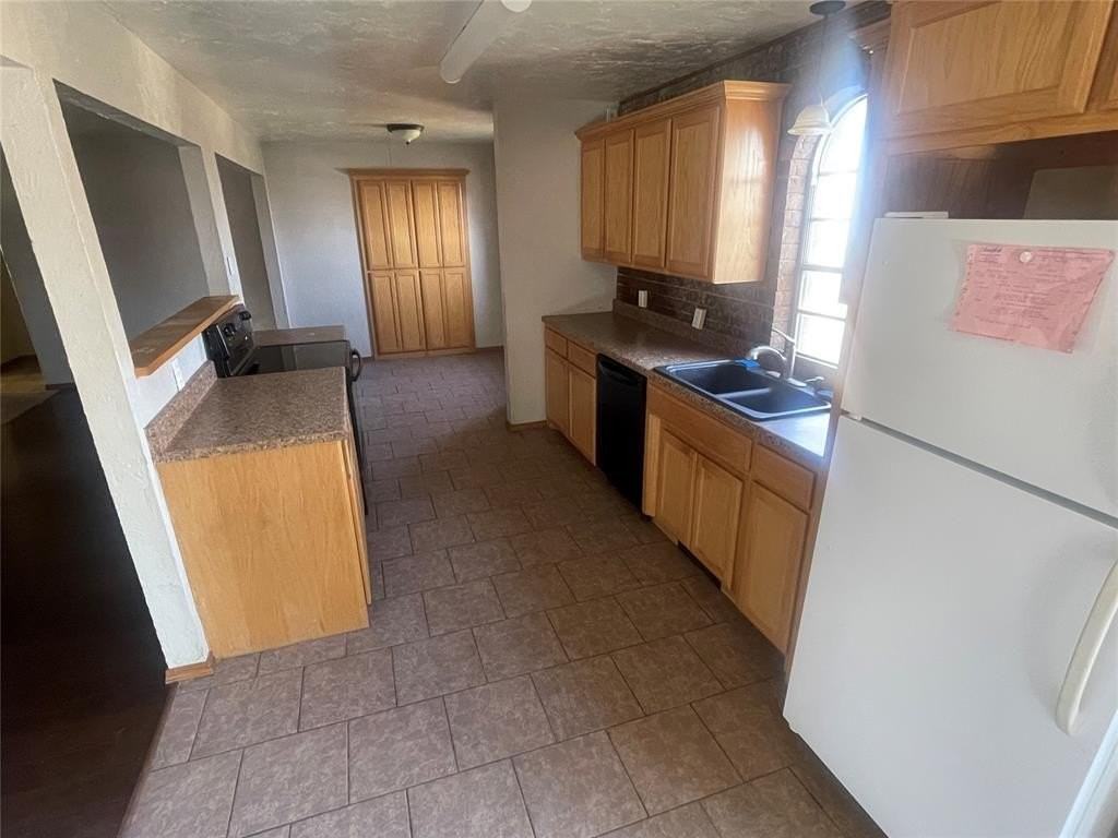 1202 N Kaiser Rd - Photo 5 of 14