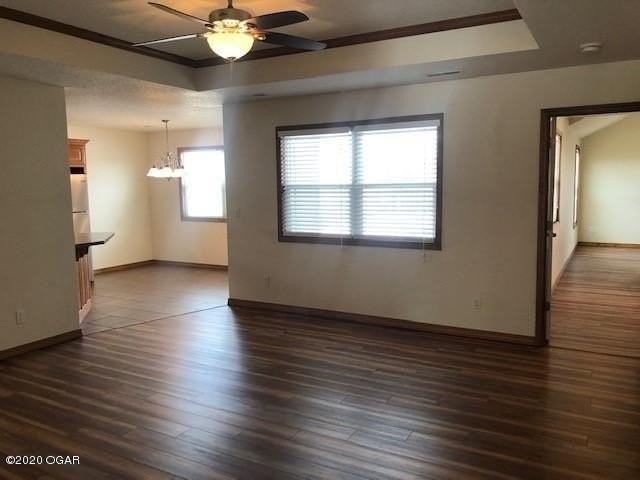 211 N Adams Ave - Photo 4 of 14