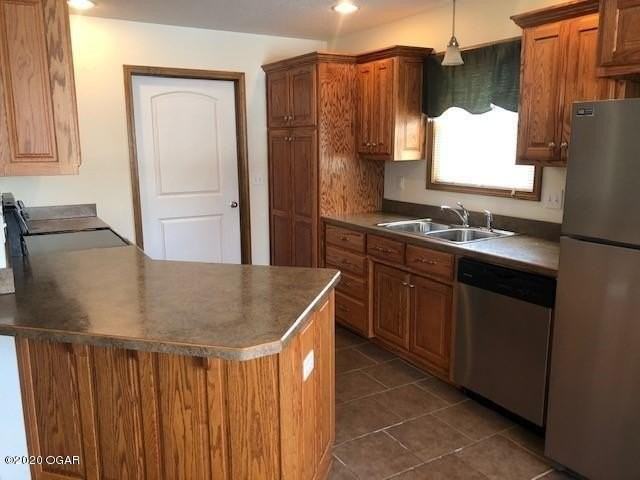 211 N Adams Ave - Photo 5 of 14