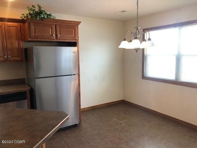 211 N Adams Ave - Photo 6 of 14