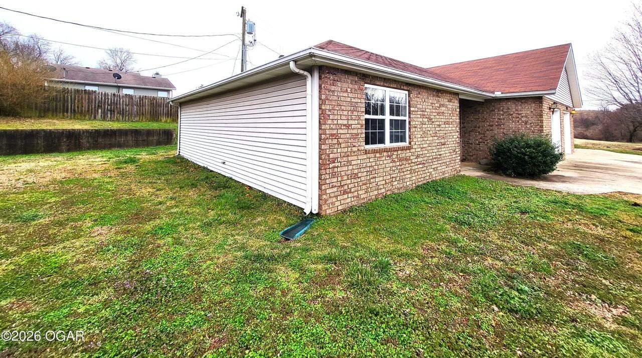 3027 S Jackson Ave - Photo 2 of 22