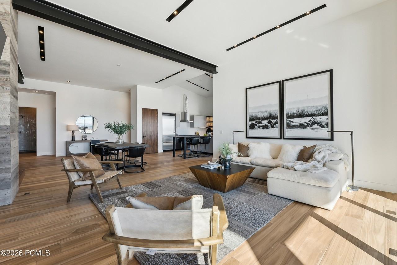 3160 E Arrowhead Trl Unit A - Photo 4 of 43