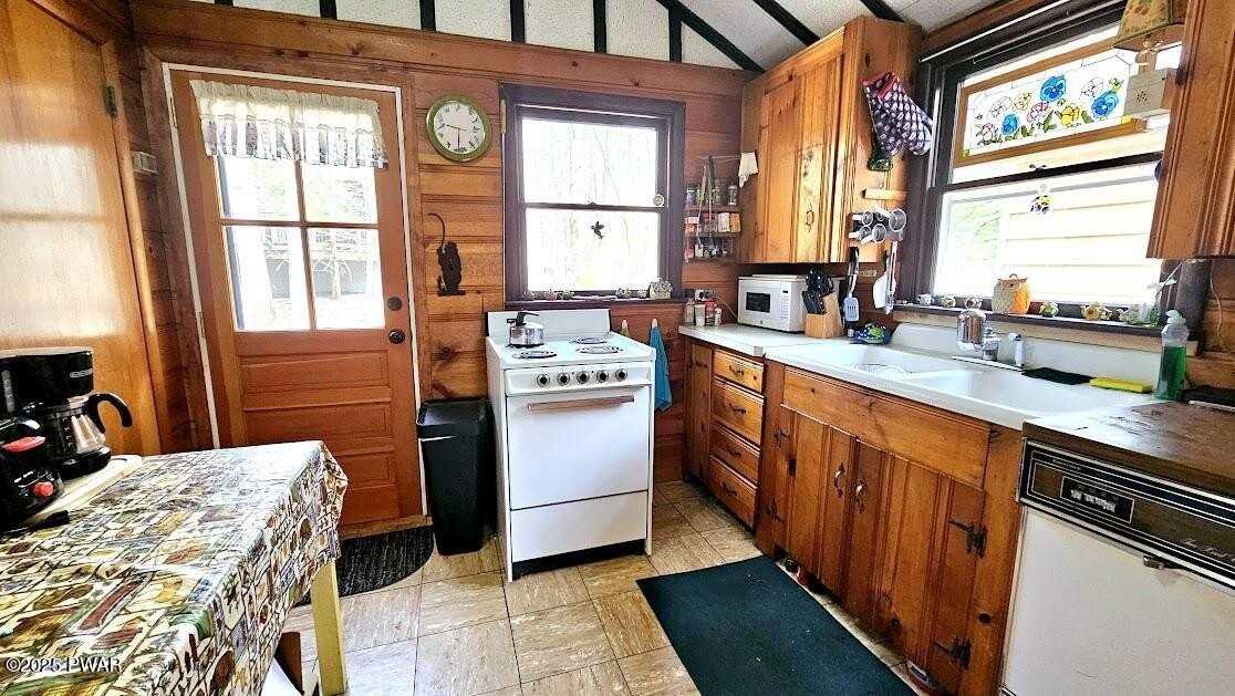 3 Lakeview Dr - Photo 7 of 17