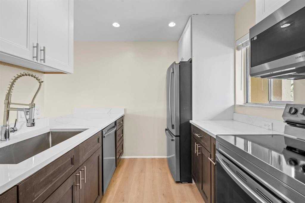 830 Sw 9th Street Cir #204 - Photo 5 of 21