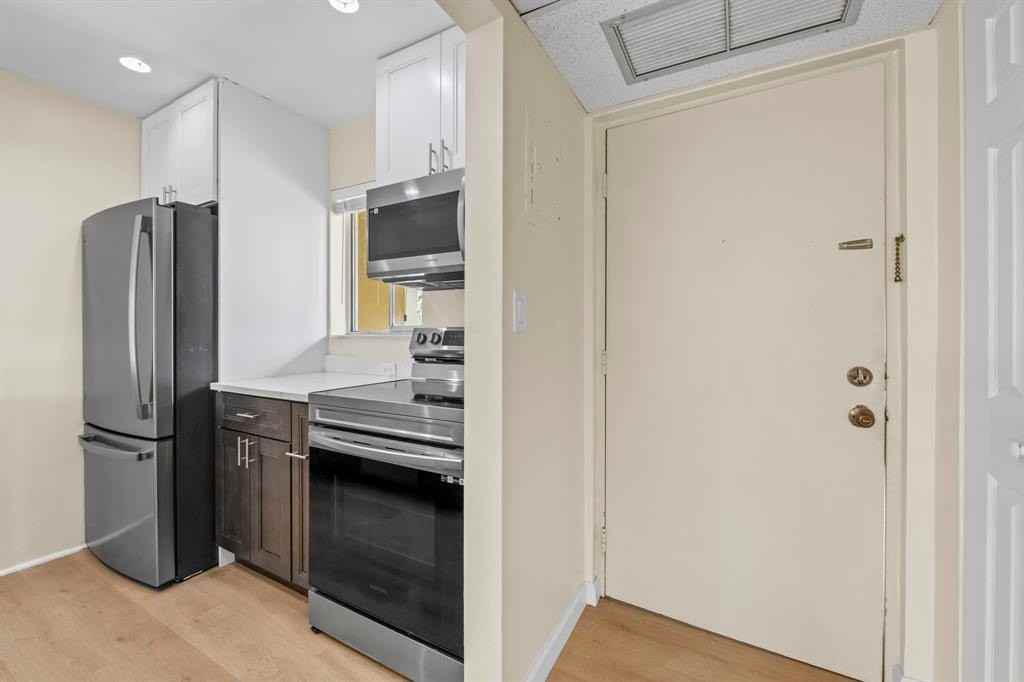 830 Sw 9th Street Cir #204 - Photo 6 of 21