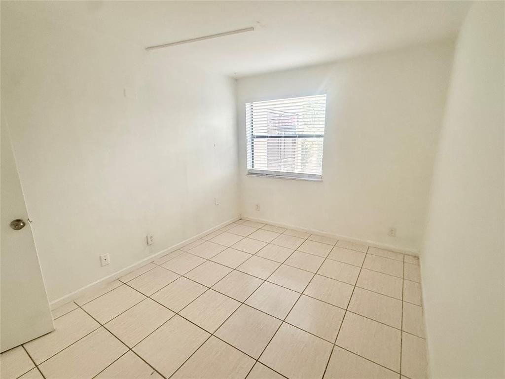 11650 Nw 23rd Ct - Photo 4 of 12