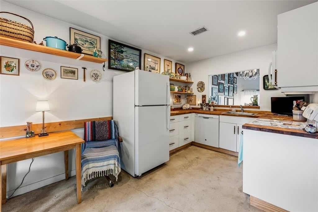 2136 Sw 81st Way - Photo 7 of 22