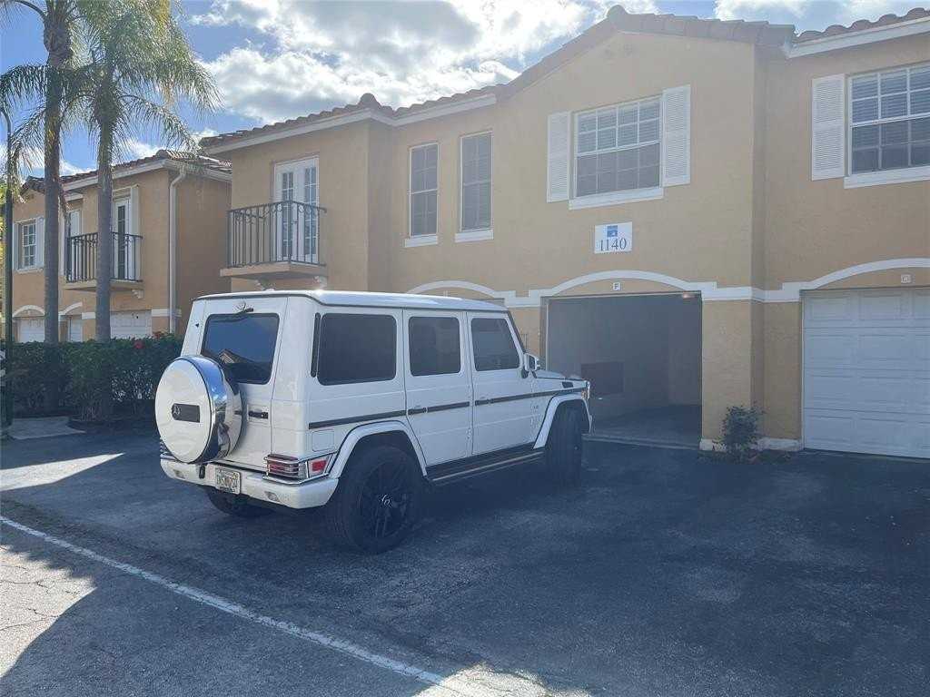 1040 Lake Shore Dr #206 - Photo 2 of 11