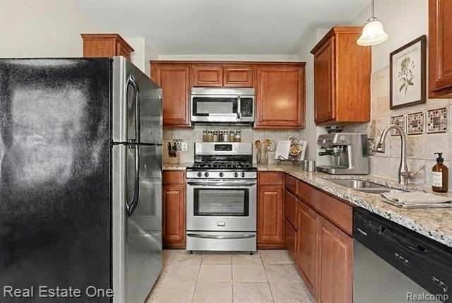 421 W Kalama Ave - Photo 3 of 24