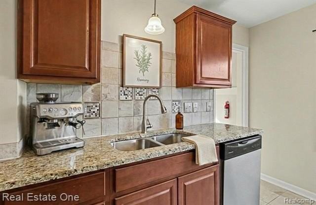 421 W Kalama Ave - Photo 4 of 24