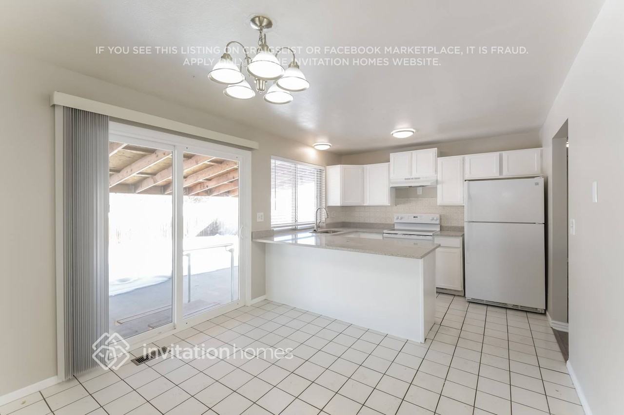 2852 S Mobile St - Photo 5 of 14