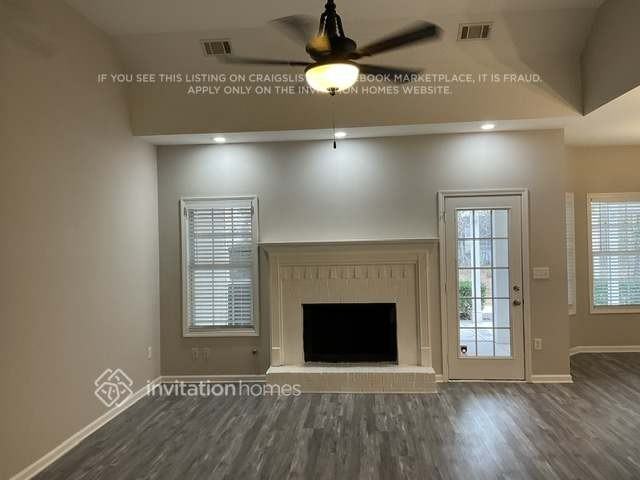 4233 Essex Dr - Photo 2 of 16
