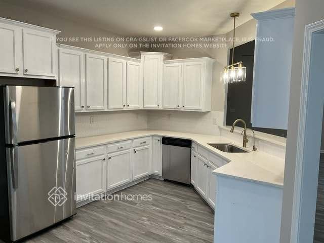 4233 Essex Dr - Photo 4 of 16