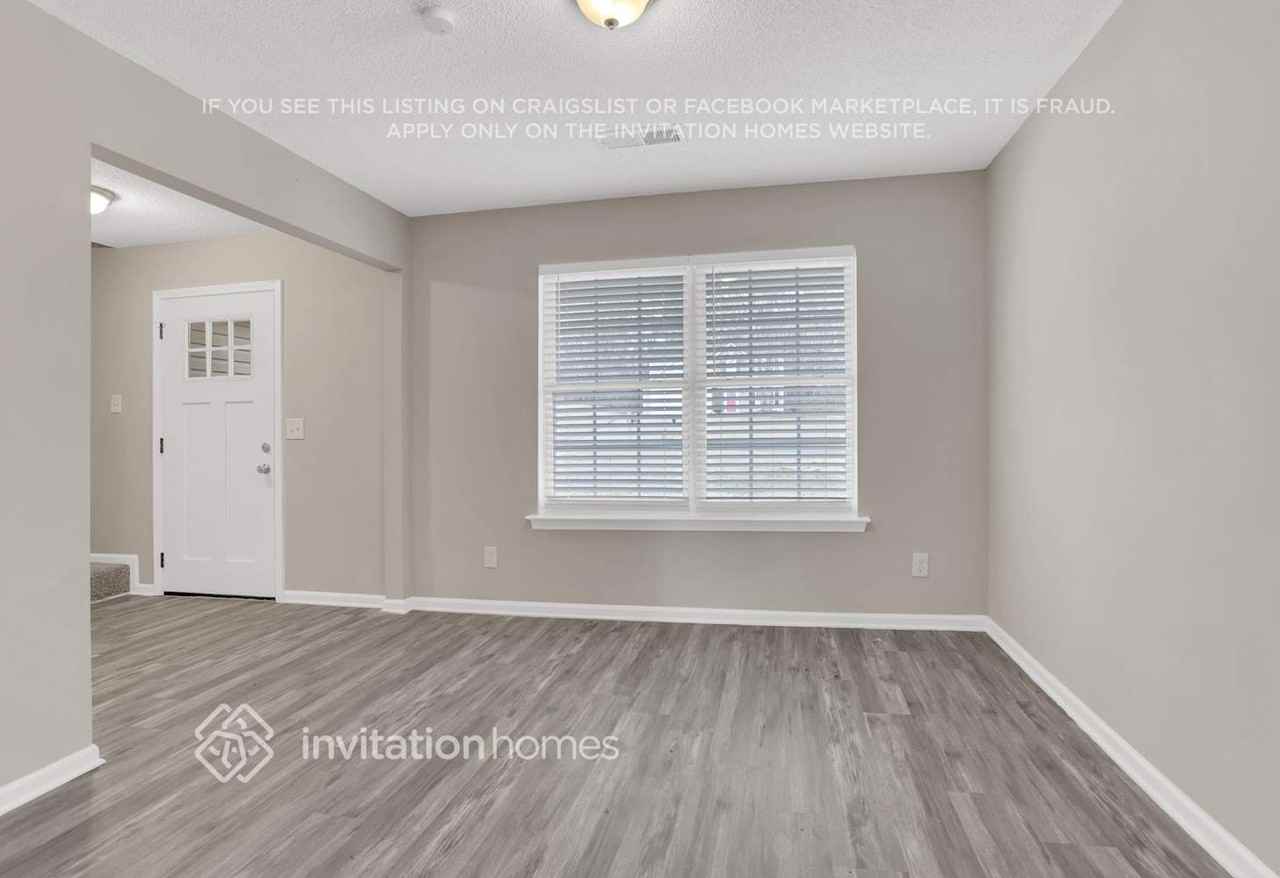 562 Grandview Cir - Photo 4 of 27