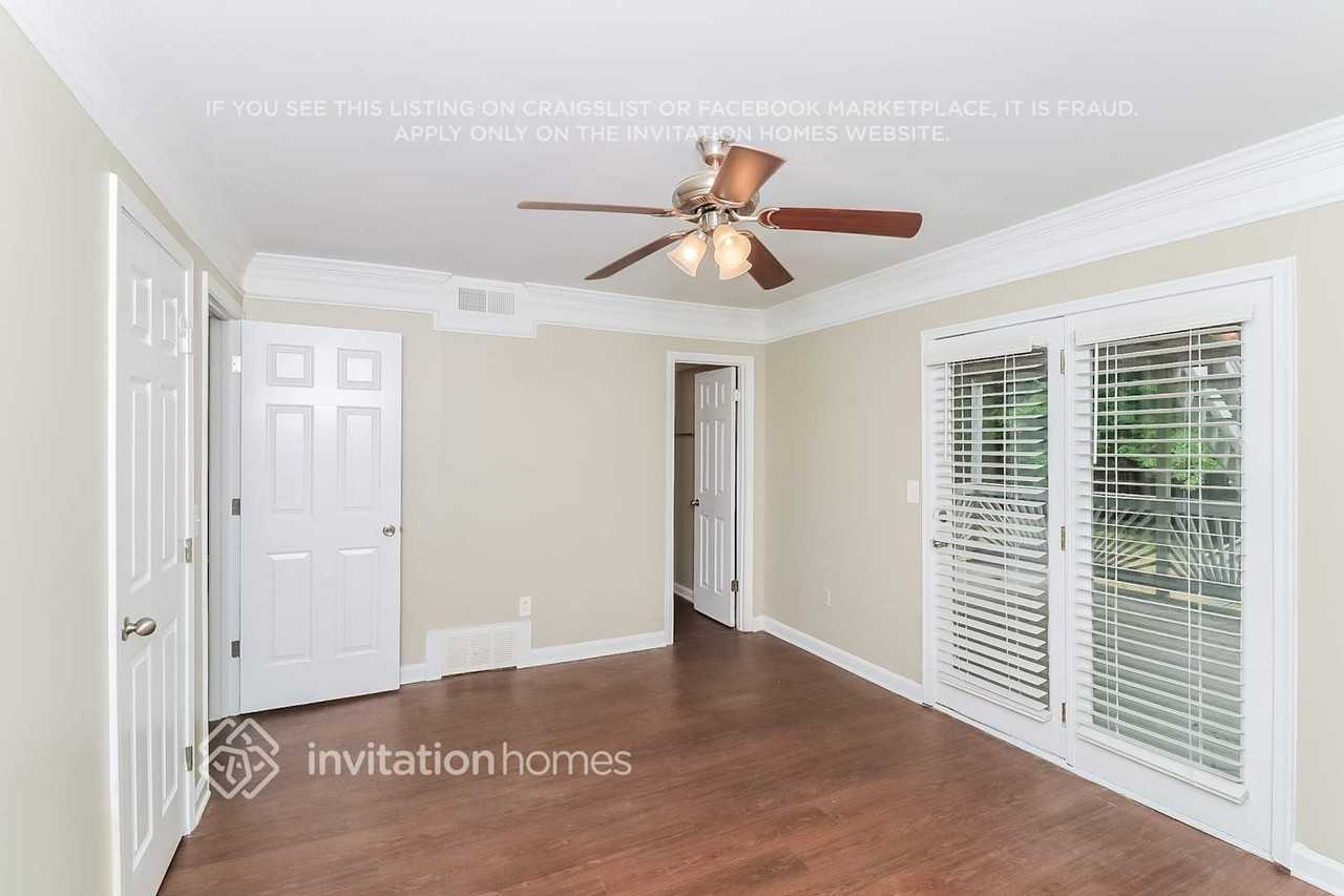 3597 Chinaberry Ln - Photo 5 of 17