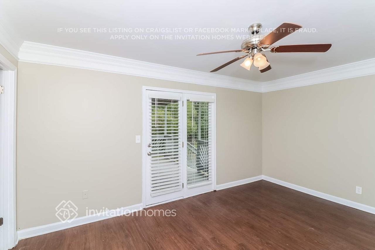 3597 Chinaberry Ln - Photo 6 of 17