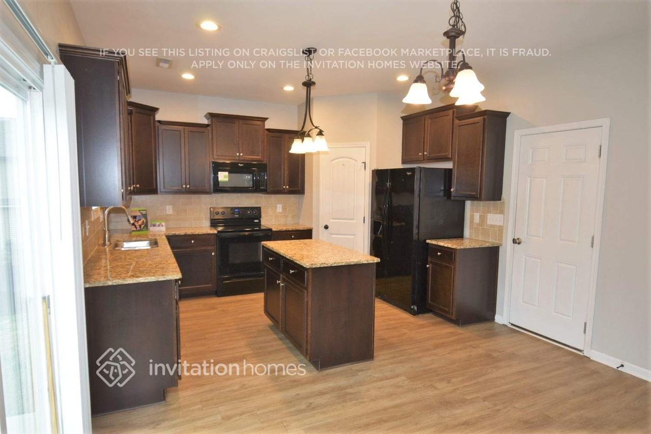 540 Mccarthy Dr - Photo 4 of 14