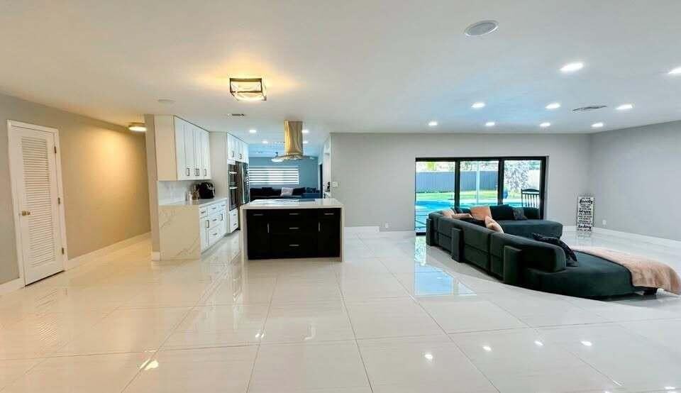 7410 Sw 15th St - Photo 7 of 14