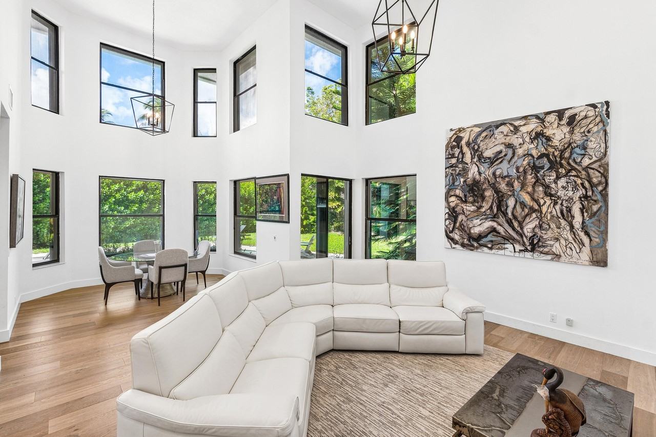 2493 Nw 64th St - Photo 5 of 29