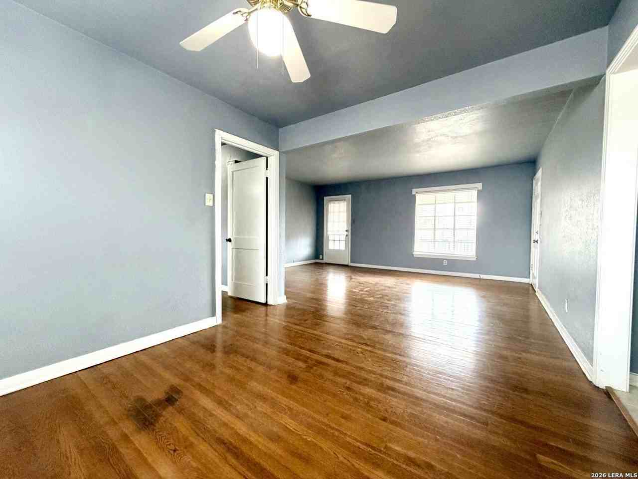 463 Bryn Mawr Dr - Photo 4 of 11